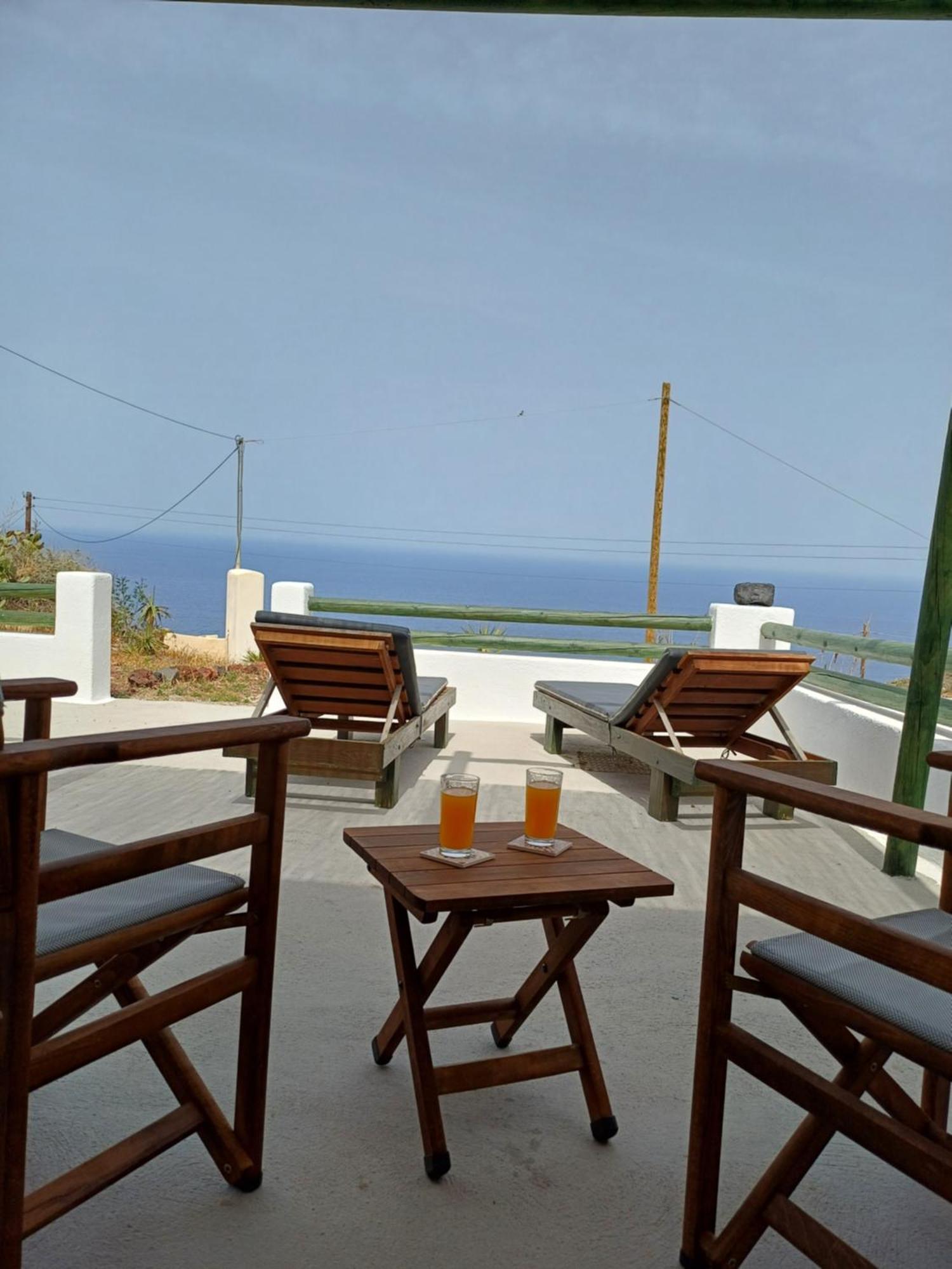 فيلا 'Irene' Cycladic House With Sunrise And Sea View! Foinikiá المظهر الخارجي الصورة