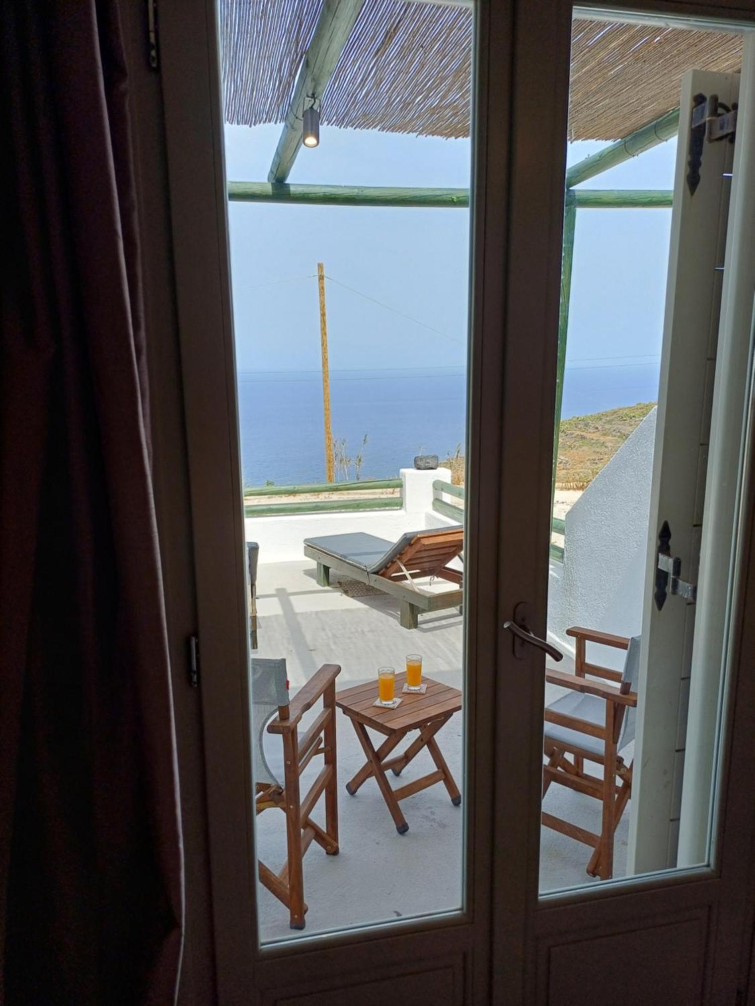 فيلا 'Irene' Cycladic House With Sunrise And Sea View! Foinikiá المظهر الخارجي الصورة